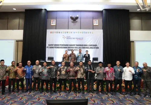 Serikat Pekerja Desak Gubernur Batalkan Penunjukan Direktur Umum PT. Bank Maluku-Malut 19 Serikat Pekerja Desak Gubernur Batalkan Penunjukan Direktur Umum PT. Bank Maluku-Malut