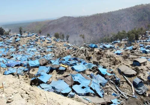 Tragedi Longsor di Gunung Botak: Tambang Emas Ilegal Kembali Telan Korban 11 Tragedi Longsor di Gunung Botak: Tambang Emas Ilegal Kembali Telan Korban