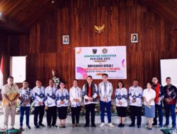 PGRI Tanimbar Konferensi, Bupati Ajak Guru Hadirkan Pendidikan Bermakna 6 PGRI Tanimbar Konferensi, Bupati Ajak Guru Hadirkan Pendidikan Bermakna