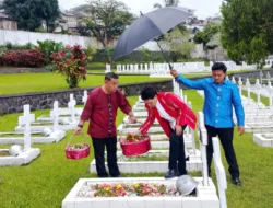 HUT ke-80 Provinsi Maluku: Sekda Sadali Ie Tabur Bunga di Makam Pahlawan Kapahaha