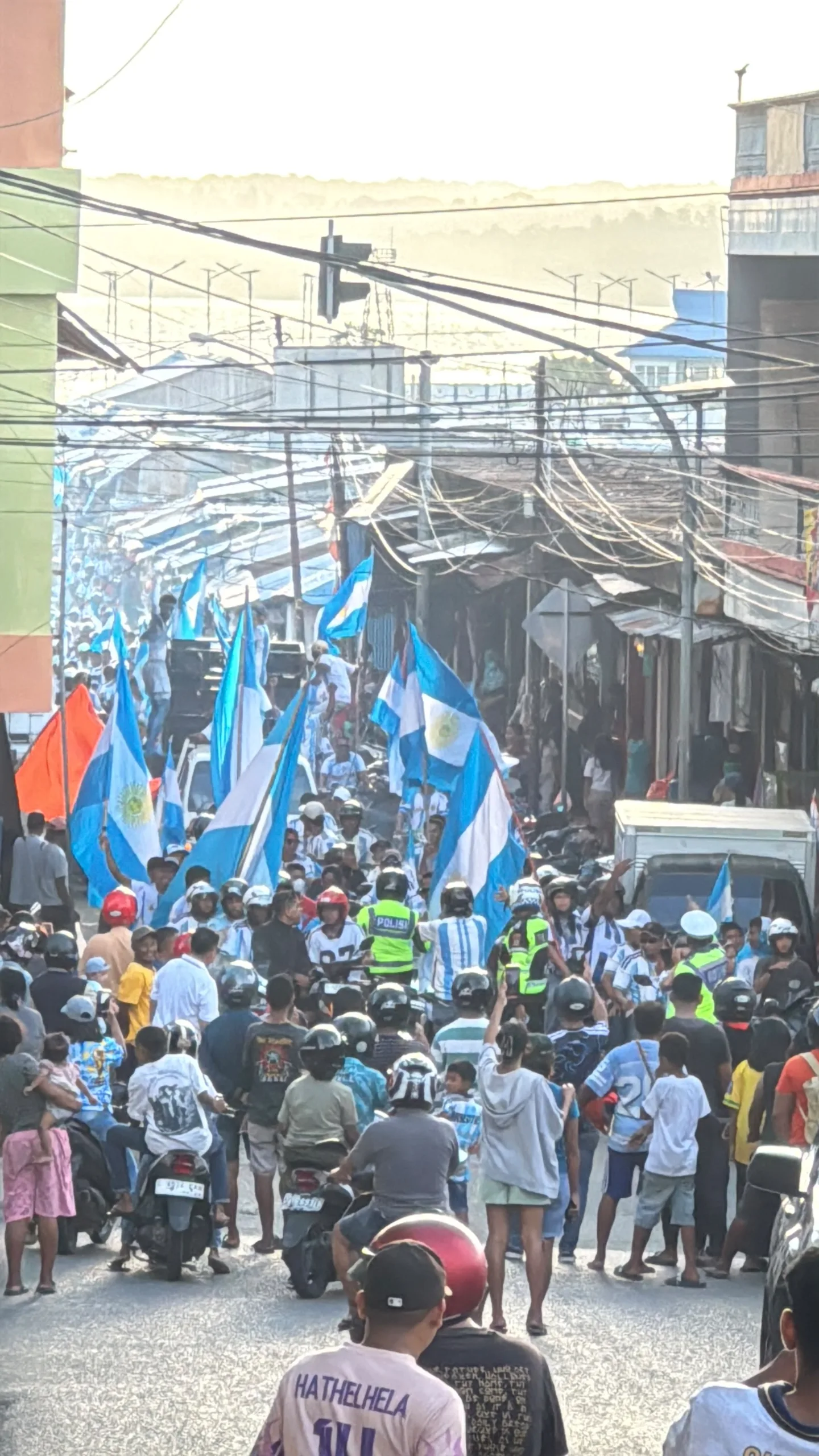 Konvoi Albiceleste KKT Birukan Saumlaki, Ribuan Fans Argentina Gaungkan Semangat Juara Dunia 2 IMG 20260613 WA02591 scaled