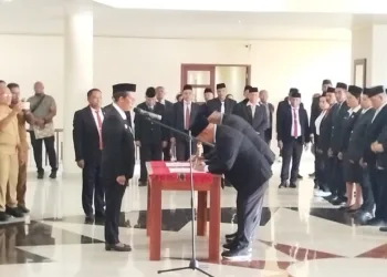 Wabup Ratuanak Lantik dan Kukuhkan 66 Pejabat Administrator, Tegaskan Reformasi Birokrasi Tanimbar