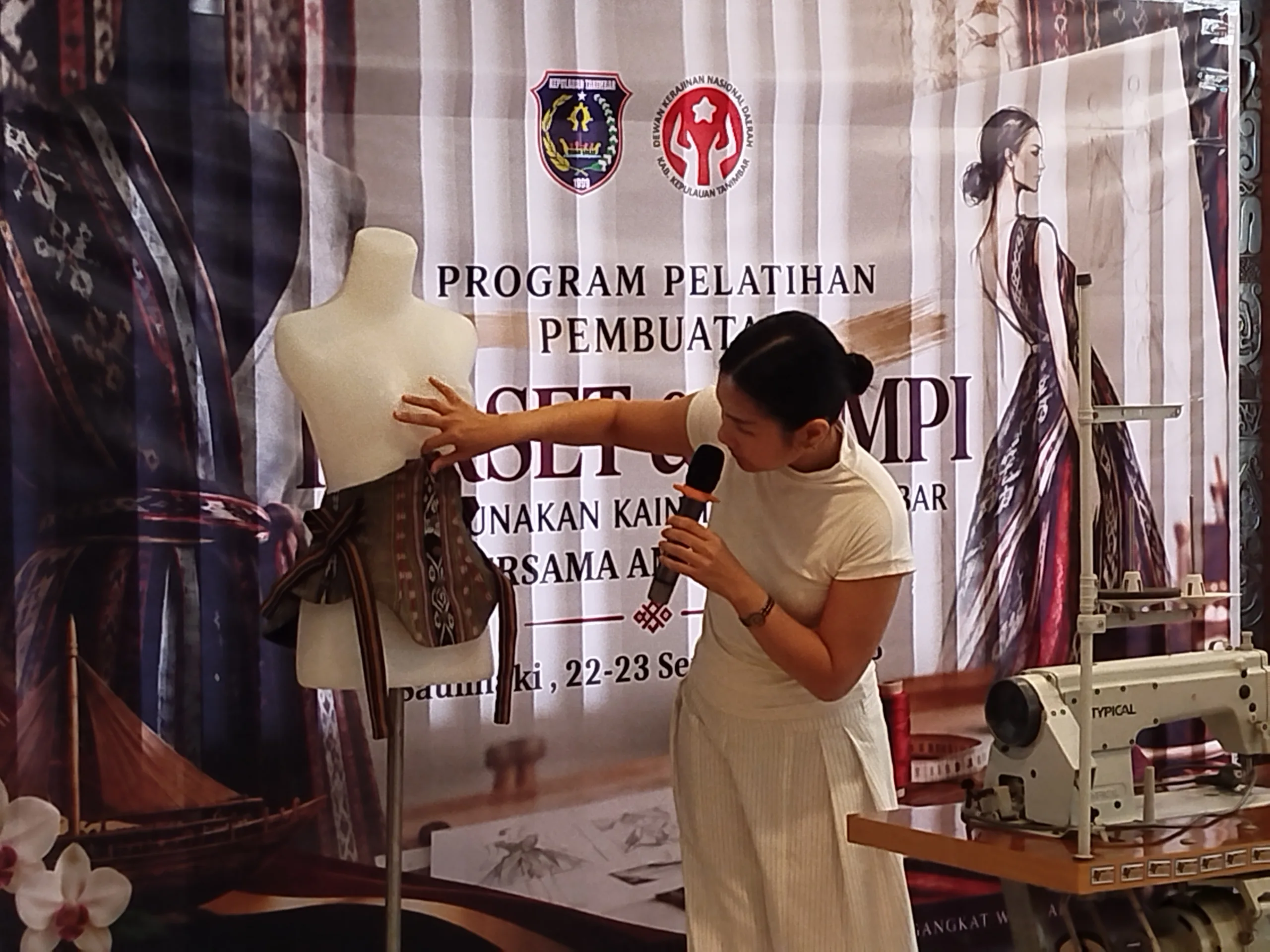 Dekranasda Tanimbar Gandeng Amelia Jang, Tenun Lokal Disulap Jadi Fashion Bernilai Jual 3 IMG 20260922 111605 scaled