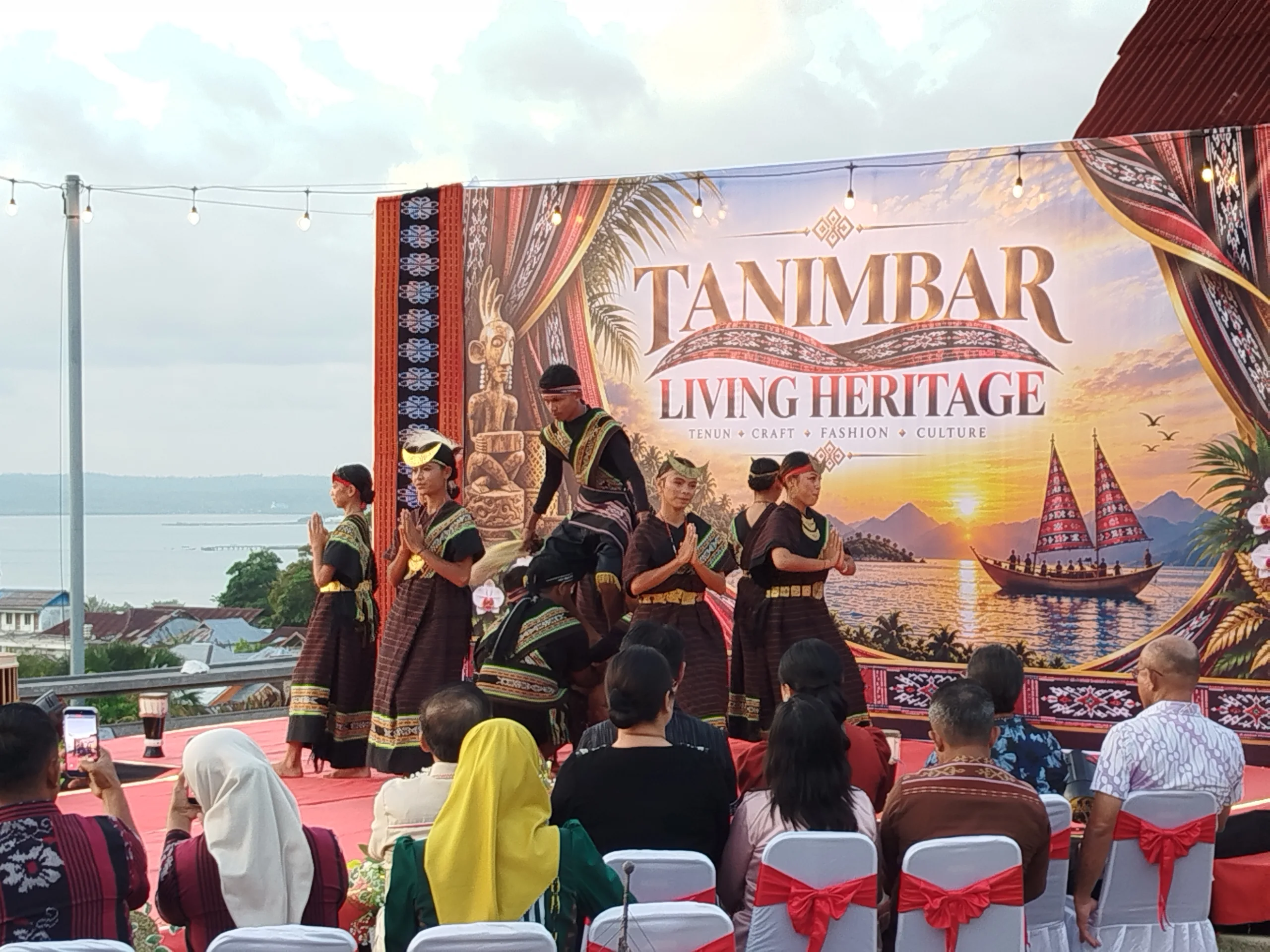 Tanimbar Living Heritage 2026: Ketika Tenun dan Warisan Budaya Tanimbar Naik Kelas ke Panggung Fashion 4 IMG 20260924 180132 scaled